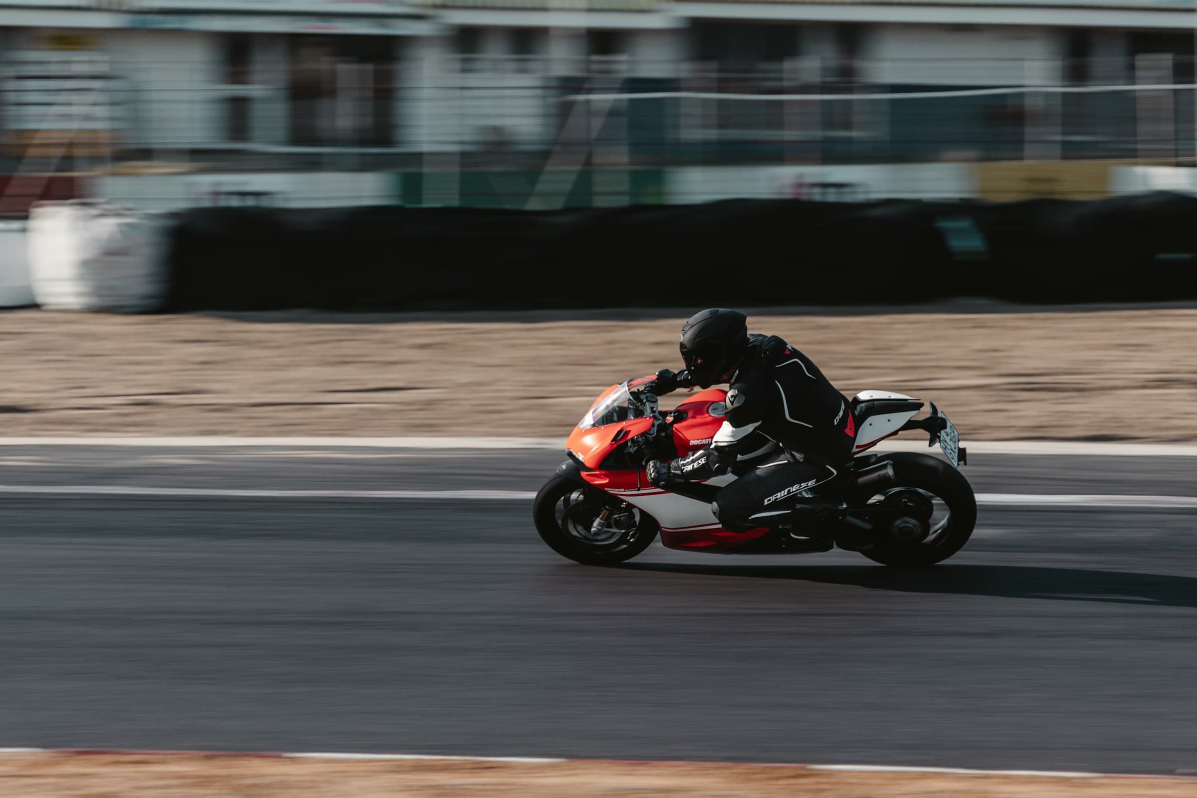 Francesco Bagnaia pilotando la Ducati GP26 con nuevo paquete aerodinámico en el test de Sepang 2026
